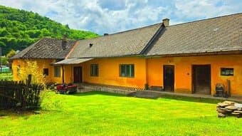 Vidiecky rodinný dom s veľkým pozemkom - Uzovské Pekľany