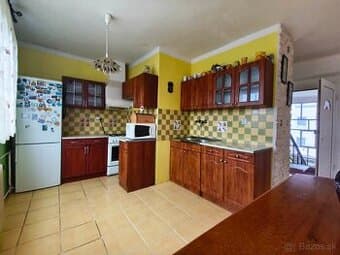 PRIESTRANNÝ 3+1 BYT (91 m²) S ATMOSFÉROU DOMU