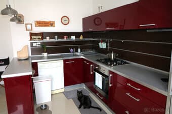 PREDAJ VEĽKÝ 2,5 - IZBOVÝ STAROMESTSKÝ BYT CENTRUM MESTA