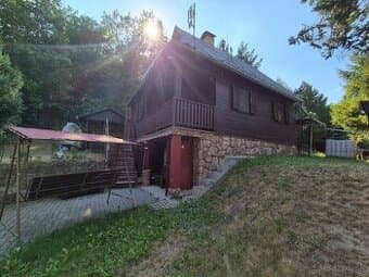 Zariadená rekreačná chata s garážou a pivnicou – Buková