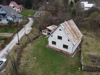 Tehlový rodinný dom so záhradou /891 m2/, Veľké Rovné