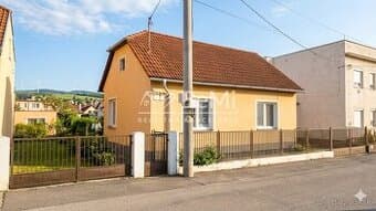 Rodinný dom s garážou na slnečnom pozemku – Zlatovce