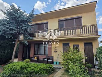 Priestranný 5-izbový rodinný dom v centre mesta Kolárovo