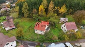 Starší rodinný dom s veľkým pozemkom - Veľké Rovné