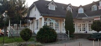 3 podlažiach s nákladným výťahom, centrum Rétság
