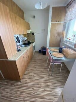 Na predaj 2 izbový tehlový byt s loggiou, Šurany