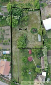 INVESTIČNÝ POZEMOK 2241 m² PRI VÁHU S UPI – MOŽNOSŤ AŽ 4 P