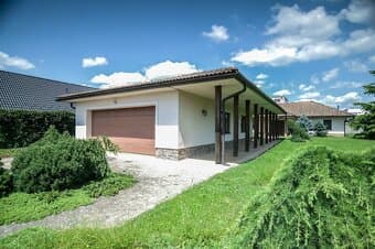 Novostavba pri Trenčíne 838m2 pozemok + GOLFOVÝ TRENAŽÉR