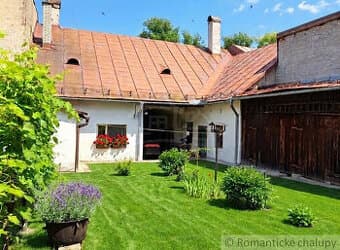Dom v centre obce s veľkou romantickou záhradou, Ľubietová