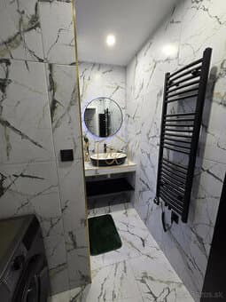 NOVÁ CENA -ZREKONŠTRUOVANÝ 3-I BYT - KLÍMA, LOGGIA A PIVNICA