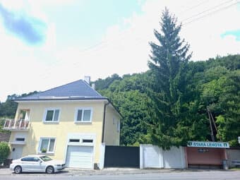 RODINNÝ DOM s POZEMOK 1113 m2 STARÁ LEHOTA - VOĽNÝ