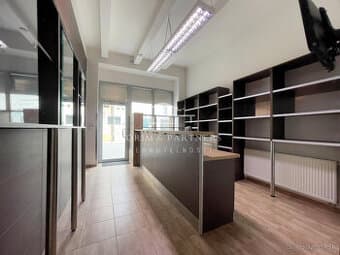 Prenájom, 40 m² priestoru v centre Nových Zámkov