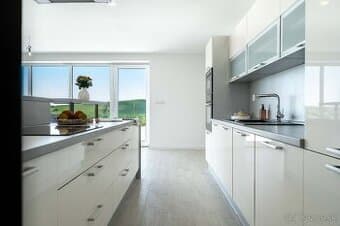 Moderný rodinný dom s terasou  | pozemok 1 600 m2 | Jarabina