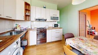 Priestranný 3-izbový byt s dvomi balkónmi | 74,83 m² | Mozar