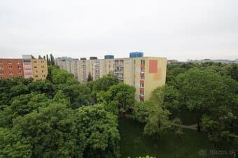 Na prenájom 3 a pol izbový byt na Jesennej ulici v Ružinove