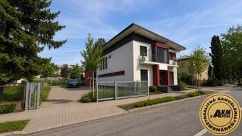 Obchodné priestory Zvolen - v širšom centre s parkovaním - N