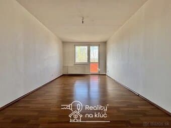 Na predaj veľký 2-izbový byt s balkónom na Nábrežnej ulici