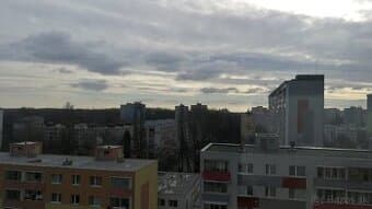2 izbovy velky zar. byt klimatizovany, dve samostatne izby