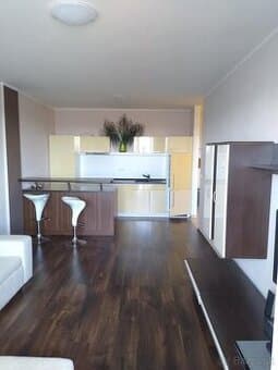 Slnečný 2-izbový byt (54 m²) na prenájom – Hamuliakovo