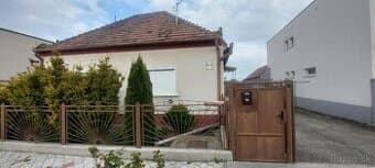 Udržiavaný, čiastočne zrekonštruovaný, 3,5 izbový rod.dom