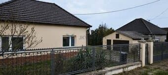 Rodinný dom v strede obce KAVA + investícia do budúcnosti