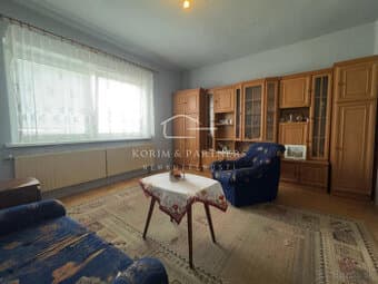 Dom s pozemkom 1500 m² a dvomi bytovými jednotkami mi v Iži