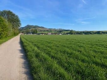 Stavebný pozemok 922 m² + podiel na prístupovej ceste v cene