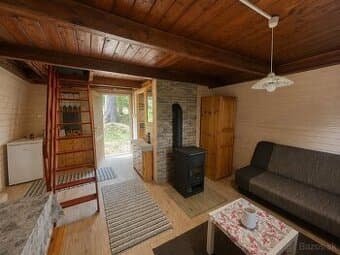 Zariadená chata na Bystričke – vlastný pozemok 193 m²