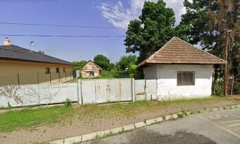 Stavebný pozemkom 867 m2 so starším RD,  Nitra - Mlynárc