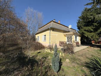 Dom s vlastným jazerom a viac ako hektárom pozemku – Malý Os