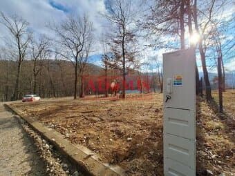 na predaj stavebný pozemok 1000m2 Kysak, elektrika pred poze