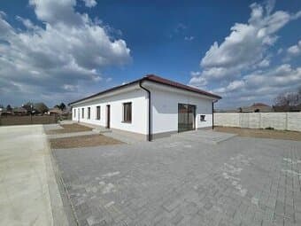 Ponúkame na predaj 3 izb.rod.dom  vo Vlčanoch