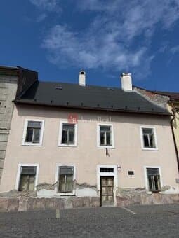 Meštiansky dom na pešej zóne v Kremnice – investičná príleži