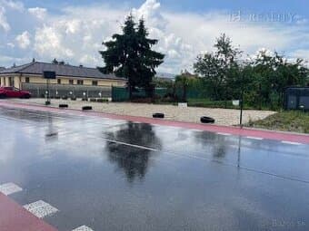 Na predaj:   pozemok  112m2 v Trenčíne, ul. Brnianska / Zámo