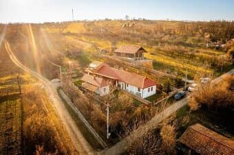 Ponúkame Vám na predaj vidiecku usadlosť v lukratívnej obci
