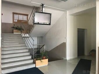 Skladové priestory na prenájom, 62,44 m2, suterén, Brnianska