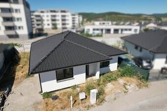 Ponúkame na predaj novostavbu 4 - izbového rodinného domu