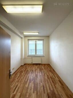 Kancelária na prenájom, 18 m2, Brnianska ul., Trenčín / Zámo