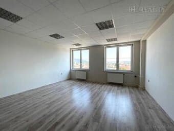 Kancelária na prenájom, 32 m2, Brnianska ul., Trenčín / Zámo