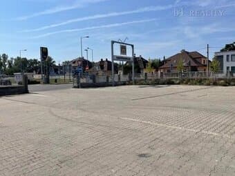 Na prenájom: komerčné priestory 400 m2, 6x parkovacie státie