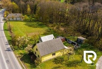 RADO | IBA U NÁS Pozemok 5 912 m2 s RD, Mníchova Lehota