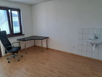 Prenájom priestorov schválených na služby 18m2, Hodžova Pieš