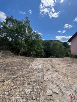 Rákoš - stavebný pozemok s projektom, možný odpočet DPH