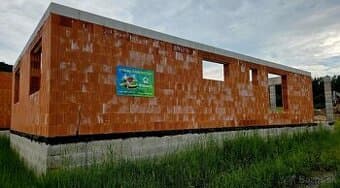 NA PREDAJ: Moderný rodinný dom (bungalov) v obci Okružná