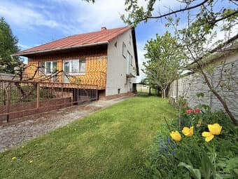 Viacgeneračný 10-izbový rodinný dom, ÚP 340m2, pozemok 638m2