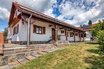 Predaj moderného vinohradníckeho domu v srdci Limbachu .