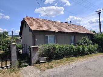 Na predaj 3-izbový rodinný dom s garážou a slnečným pozemkom