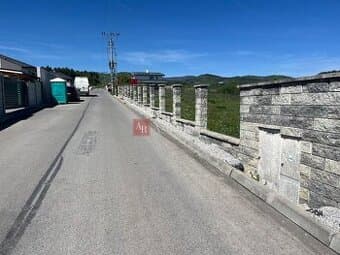 Slnečný, oplotený STAVEBNÝ pozemok 1257 m2, Badín - Banská u