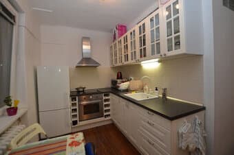 Na prenajom 1 izb. Kupeckého, zariadený, p.6/6, 37m2, OC Cen