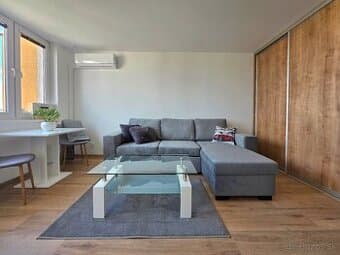 1-izb. byt, Michalovská ul., 27 m2, 7. pos, po KR "s klímou